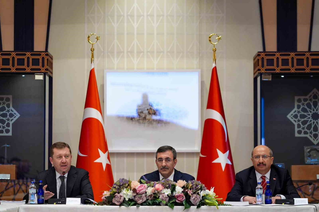 CUMHURBAŞKANI YARDIMCISI CEVDET YILMAZ, "DENETİM SÜREÇLERİNDE YAPAY ZEKA DESTEKLİ, DÜZENLİ VE...