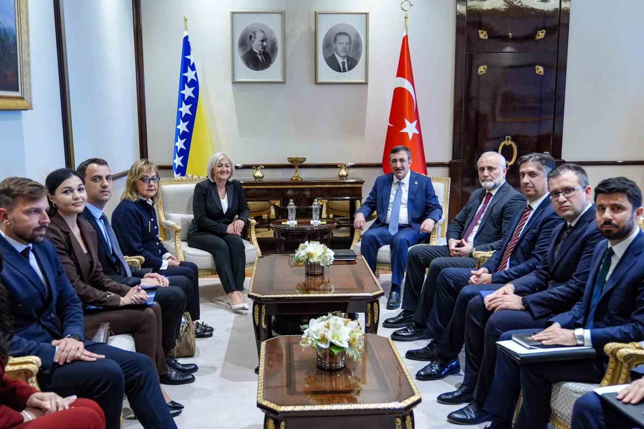 CUMHURBAŞKANI YARDIMCISI YILMAZ, BOSNA HERSEK BAŞBAKANI BORYANA KRİŞTO İLE CUMHURBAŞKANLIĞI...
