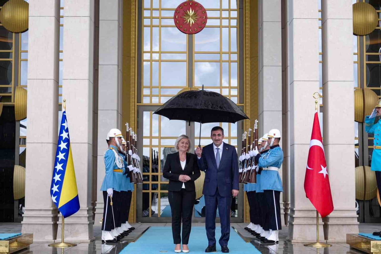 CUMHURBAŞKANI YARDIMCISI YILMAZ, BOSNA HERSEK BAŞBAKANI BORYANA KRİŞTO İLE CUMHURBAŞKANLIĞI...
