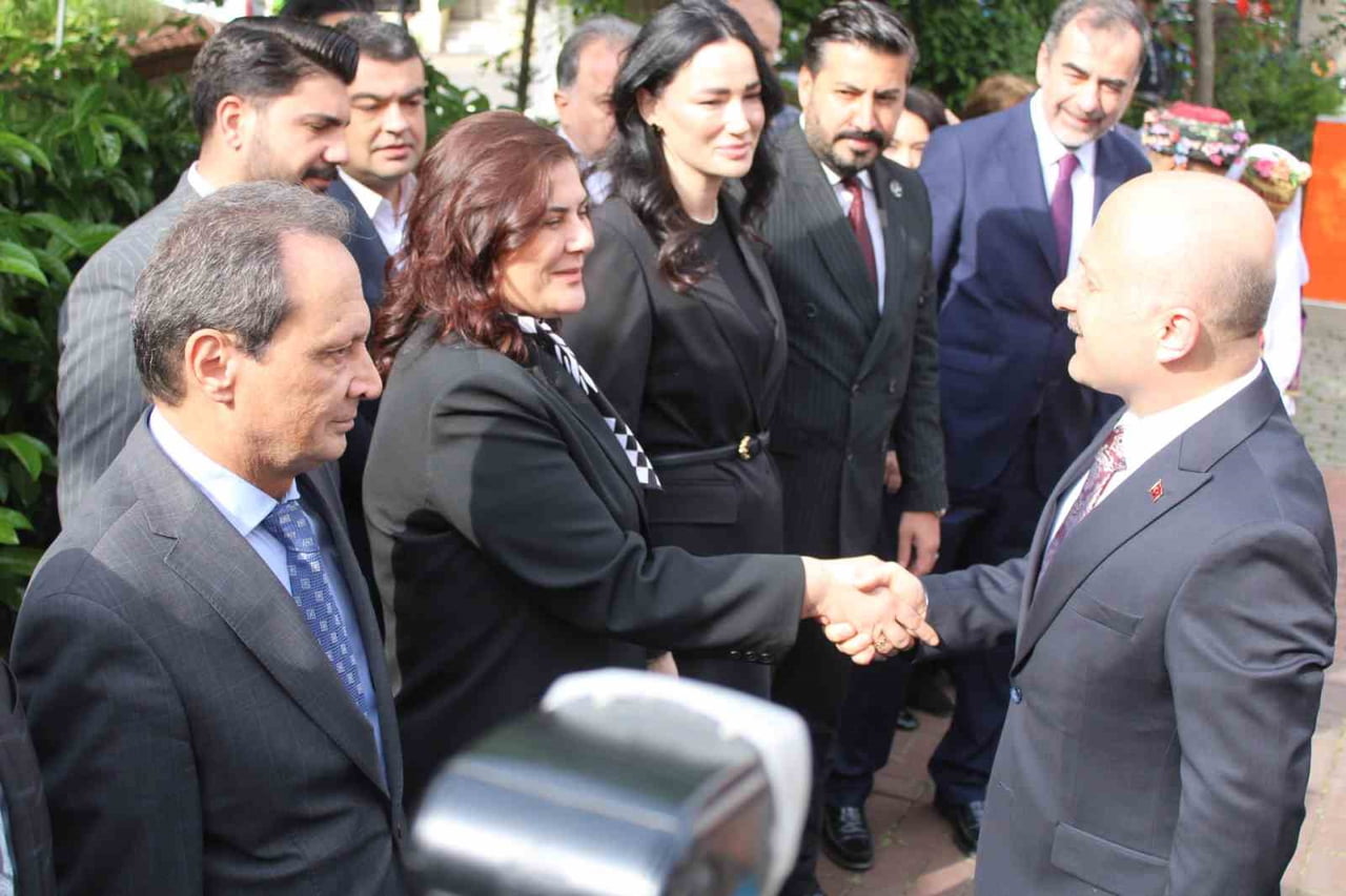 CUMHURBAŞKANLIĞI KARARNAMESİYLE AYDIN VALİLİĞİ'BNE ATANAN VE BUGÜN İTİBARİYLE GÖREVİNE BAŞLAYAN...