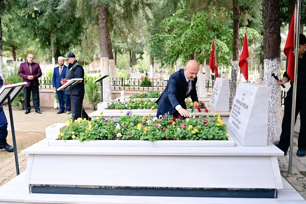 CUMHURBAŞKANLIĞI KARARNAMESİYLE AYDIN VALİLİĞİ'NE ATANAN VALİ DR. OSMAN VAROL, ŞEHİTLİKLERİ...