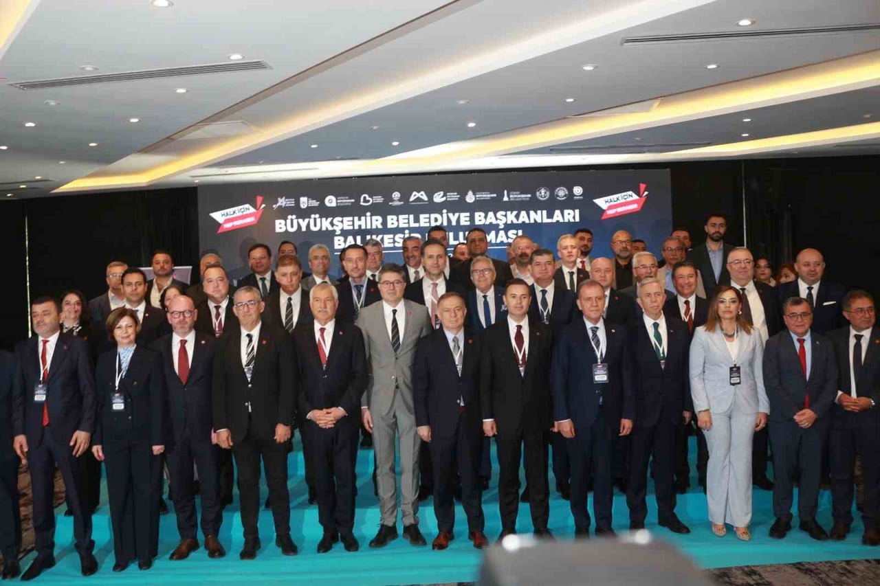 CUMHURİYET HALK PARTİSİ (CHP) BÜYÜKŞEHİR BELEDİYE BAŞKANLARI BALIKESİR'DE BİR ARAYA...