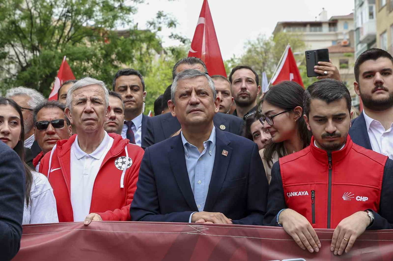 CUMHURİYET HALK PARTİSİ (CHP) GENEL BAŞKANI ÖZGÜR ÖZEL, "GENÇLER ATA'YA VEFALARINI GÖSTERİYORLAR....