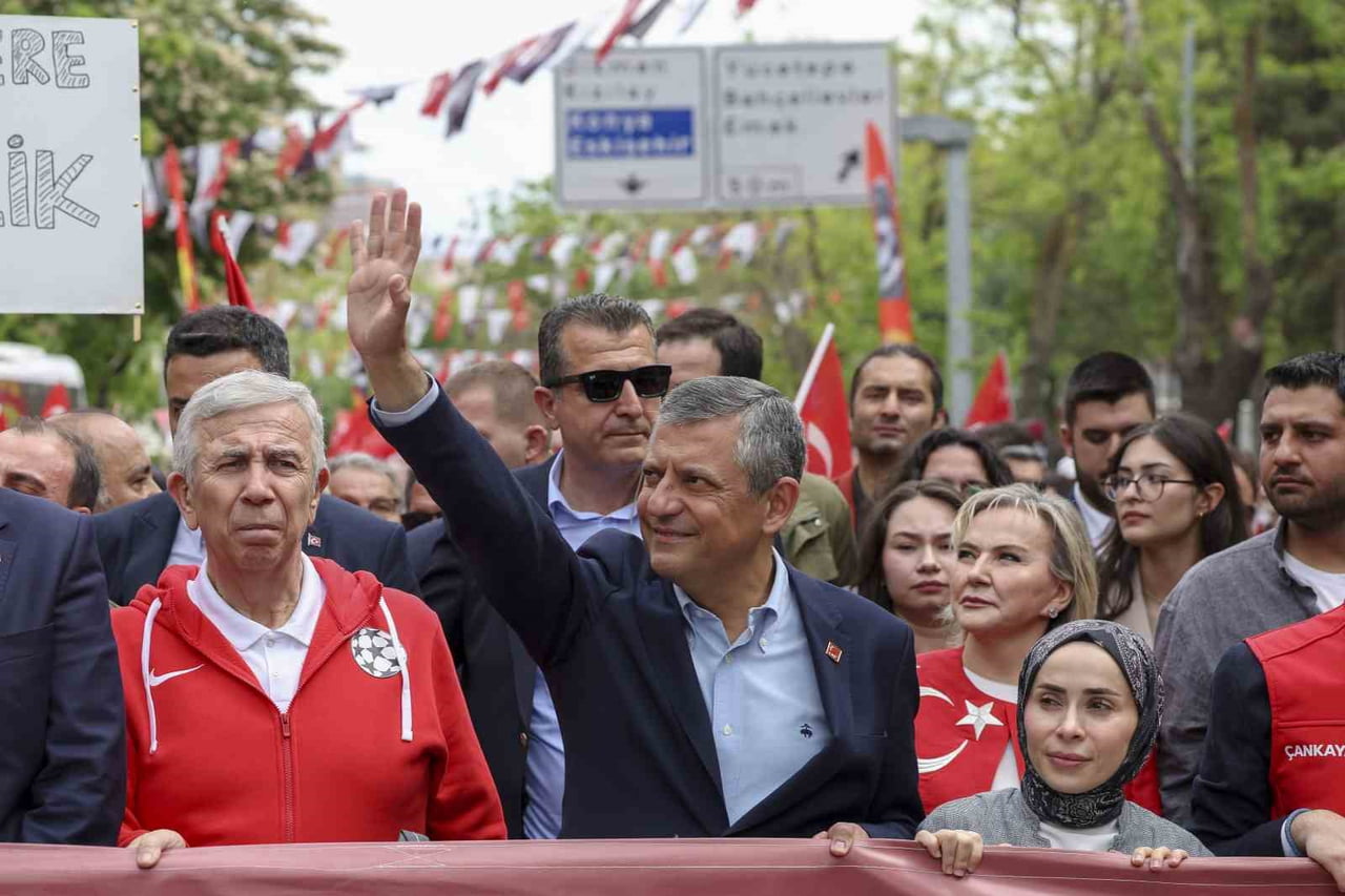CUMHURİYET HALK PARTİSİ (CHP) GENEL BAŞKANI ÖZGÜR ÖZEL, "GENÇLER ATA'YA VEFALARINI GÖSTERİYORLAR....