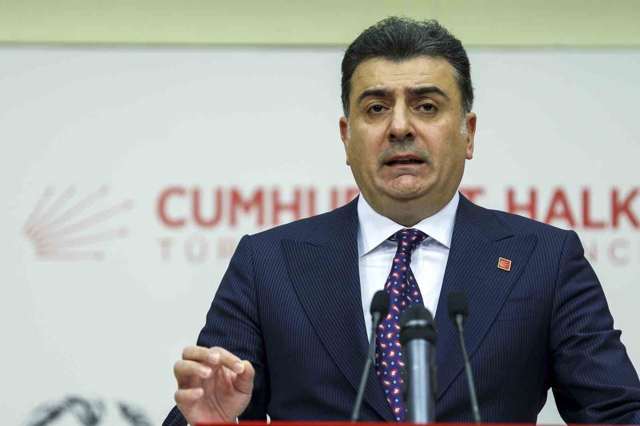 CUMHURİYET HALK PARTİSİ (CHP) SÖZCÜSÜ ZEYNEL EMRE, "BİZ YÖNETİM OLARAK BURCU KÖKSAL'I KESİN İHRAÇ...
