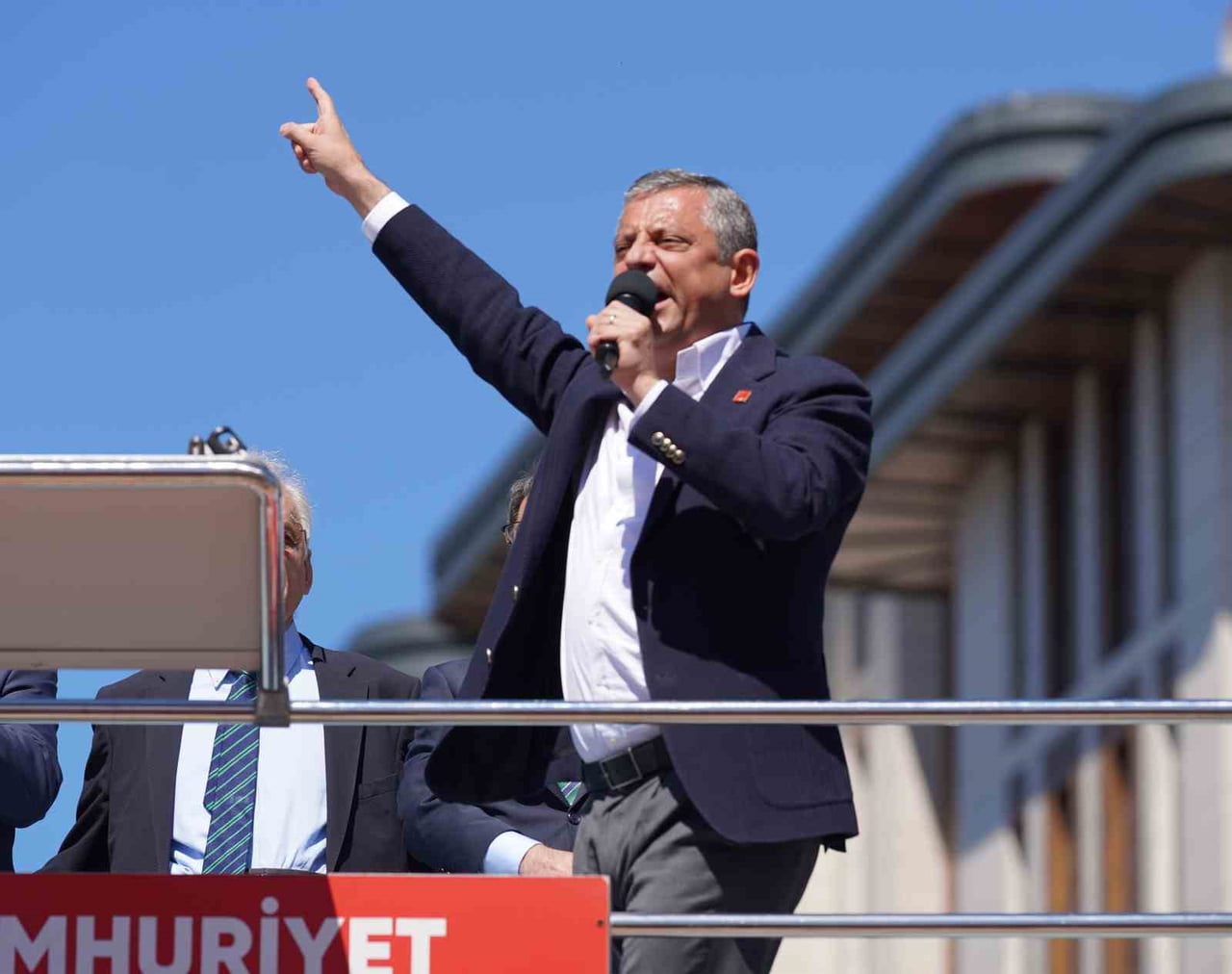 CUMHURİYET HALK PARTİSİ GENEL BAŞKANI ÖZGÜR ÖZEL, "ÇAYIN KİLOSU 40 LİRA OLMALIDIR. BUNUN ALTINDAKİ...