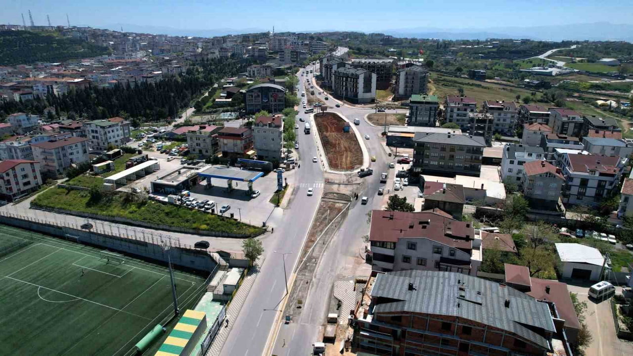 DARICA’DA TUZLA CADDESİ İLE BATTALGAZİ CADDESİ KESİŞİMİNDE YÜRÜTÜLEN KAVŞAK DÜZENLEME ÇALIŞMALARI...