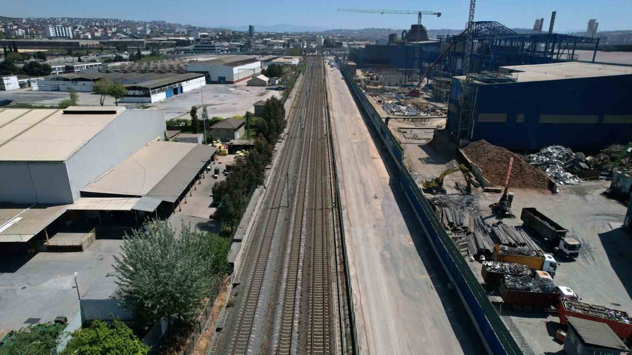 DARICA EMEK MAHALLESİ'NİN EN ÖNEMLİ SANAYİ VE ULAŞIM AKSLARINDAN BİRİ OLAN DUTLUK SOKAK'TA...