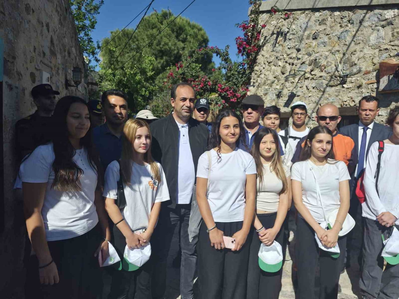 DATÇA KARYA YOLU’NDA 3,5 TON ATIK TOPLANDI