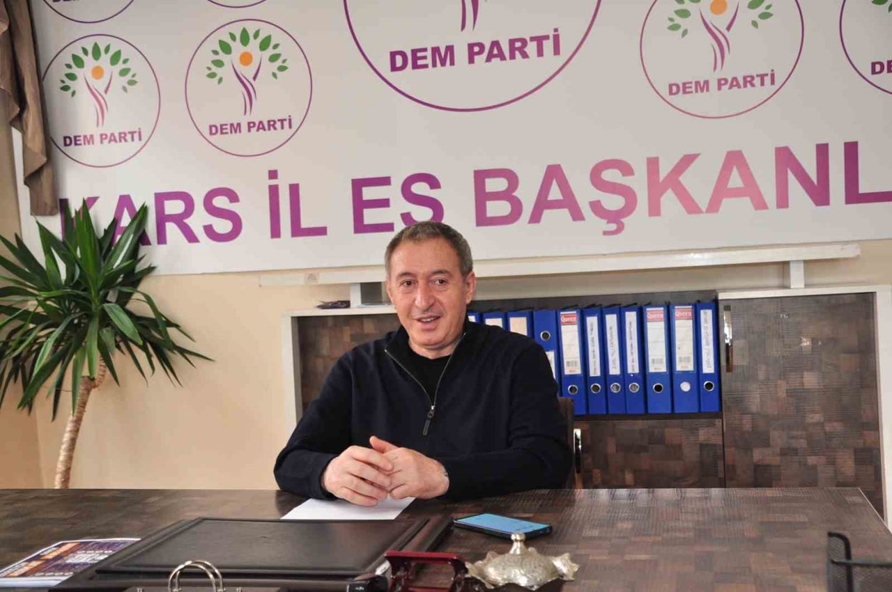 DEM PARTİ GENEL BAŞKANI TUNCER BAKIRHAN, KARS'TA PARTİ BİNASINDA GÜNDEME İLİŞKİN...