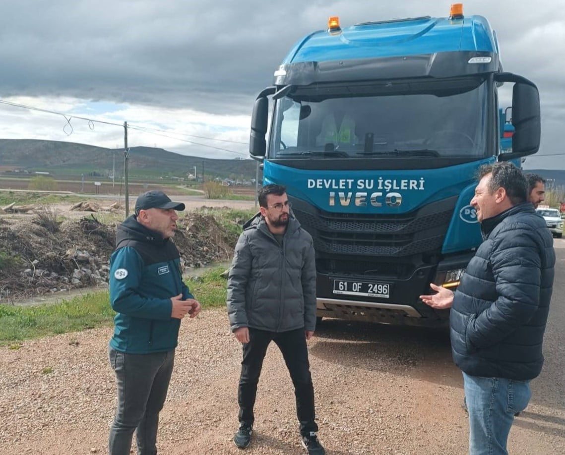 DEMİRÖZÜ'NDE DEBİSİ YÜKSELEN DERELERDE ÇALIŞMA BAŞLATILDI