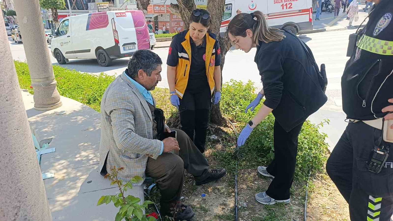 DEMOKRASİ BULVARI GİRİŞİNDEKİ YAYA GEÇİDİNDEN GEÇTİĞİ SIRADA, SÜRÜCÜSÜ VE PLAKASI BELİRLENEMEYEN...
