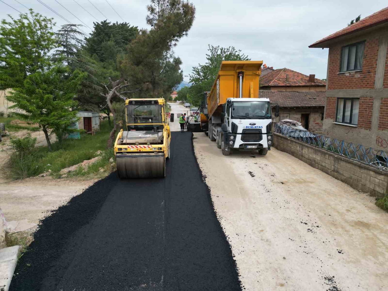 DENİZLİ BÜYÜKŞEHİR BELEDİYESİ, ÇİVRİL İLÇESİ İĞDİR MAHALLESİ’NDE ULAŞIM KONFORUNU ARTIRACAK ÖNEMLİ...