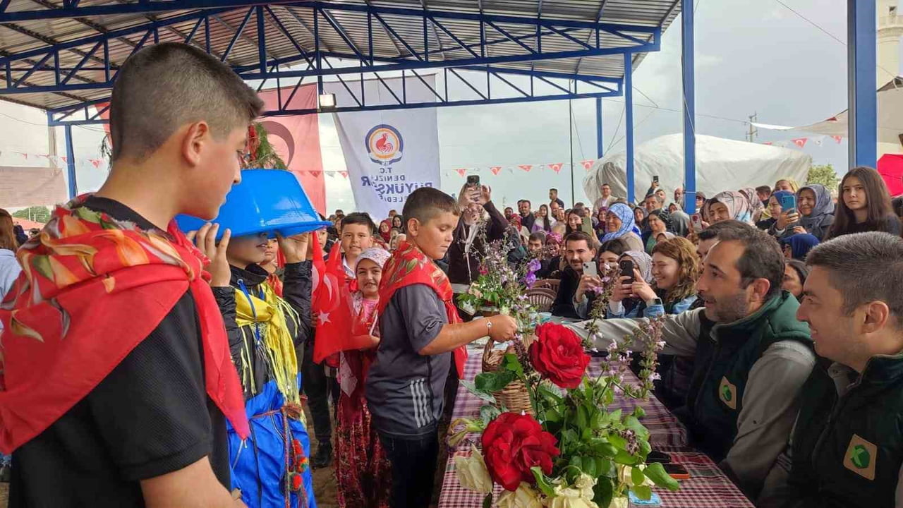 DENİZLİ’DE DÜZENLENEN 2. DAĞMARMARA YAĞMUR GELİNİ, KEKİK VE DOĞA ŞENLİĞİ, ANADOLU’NUN KÖKLÜ YAĞMUR...