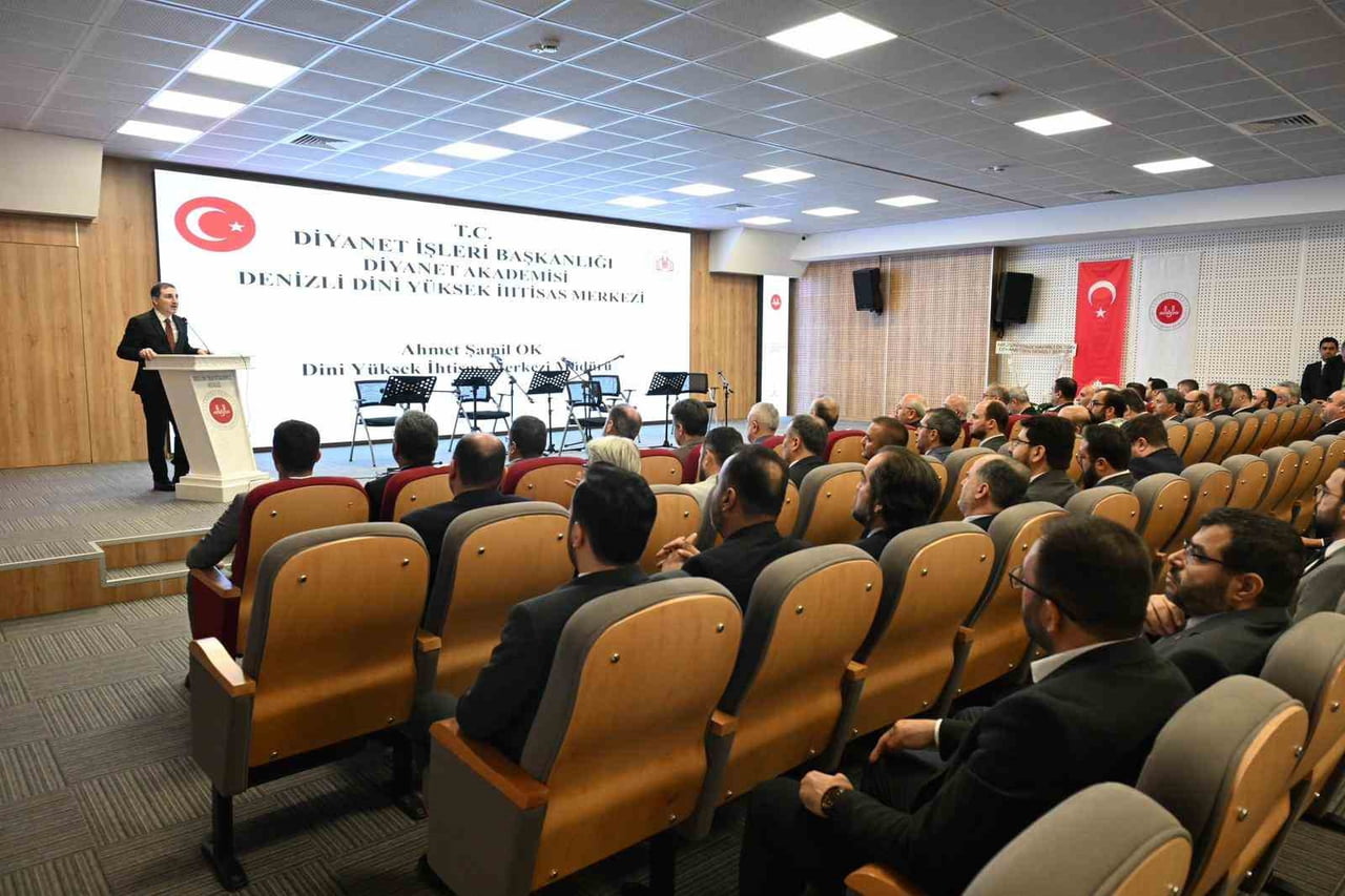 DENİZLİ DİNİ YÜKSEK İHTİSAS MERKEZİ’NDE DÜZENLENEN 3'ÜNCÜ DÖNEM MEZUNİYET PROGRAMI’NDA 35 KURSİYER...