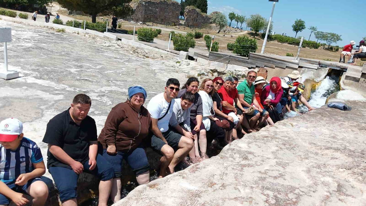 DENİZLİ’NİN ACIPAYAM İLÇESİNDE FAALİYETLERİNİ SÜRDÜREN KANATSIZ MELEKLER YAŞAM DERNEĞİ ÜYESİ ÖZEL...