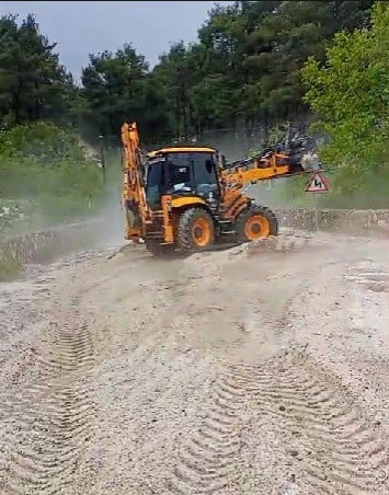 DENİZLİ’NİN BULDAN İLÇESİNE BAĞLI BOZALAN MAHALLESİ’NDE ETKİLİ OLAN ŞİDDETLİ DOLU YAĞIŞI ULAŞIMI...