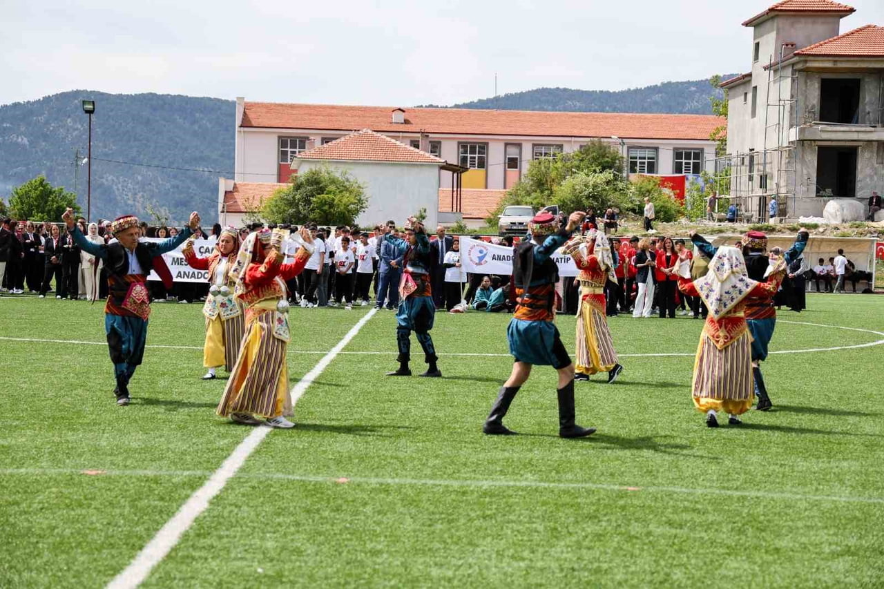 DENİZLİ’NİN ÇAMELİ İLÇESİNDE, 19 MAYIS ATATÜRK’Ü ANMA, GENÇLİK VE SPOR BAYRAMI DÜZENLENEN ÇEŞİTLİ...