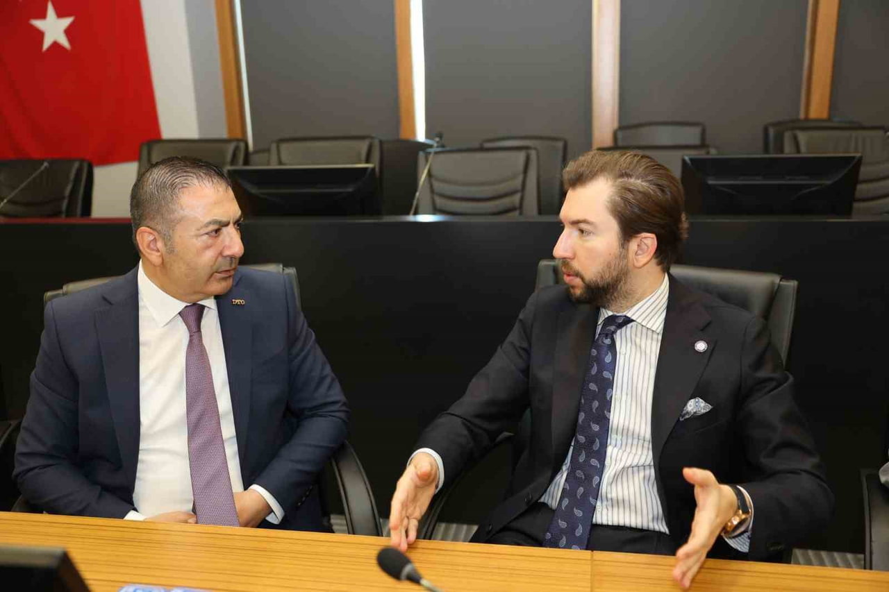 DENİZLİ TİCARET ODASI YÖNETİM KURULU BAŞKANI UĞUR ERDOĞAN (SOLDA) DENİB BAŞKANI OSMAN UĞURLU...