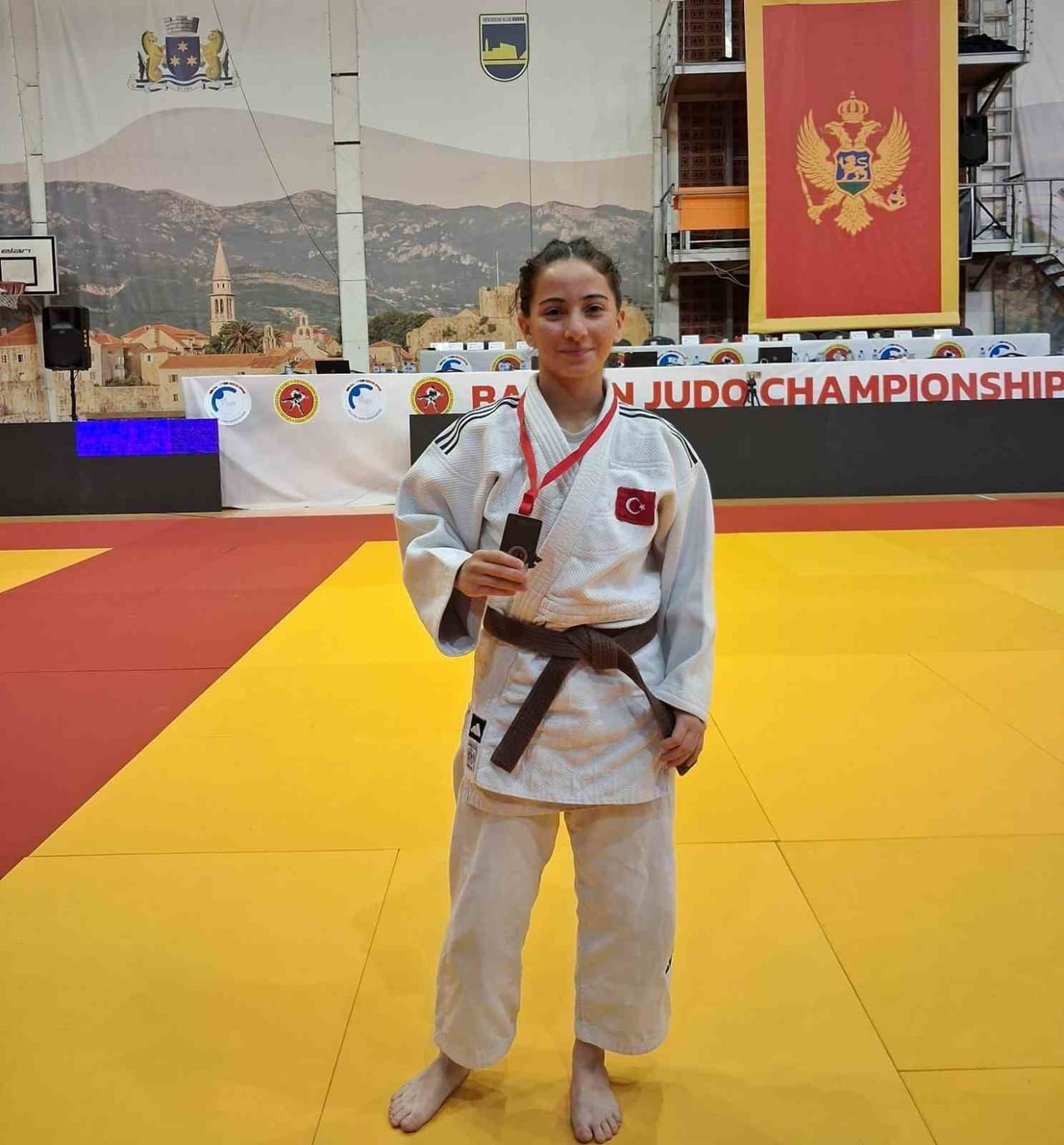 DENİZLİLİ MİLLİ SPORCU ŞİRİN YOLCU, KARADAĞ’IN BUDVA KENTİNDE DÜZENLENEN JUDO BALKAN...