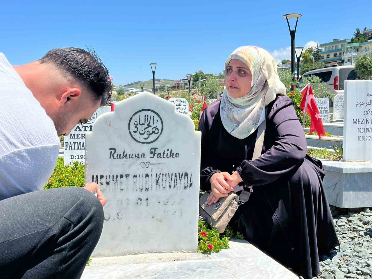 DEPREMDE ANNESİ, BABASI VE 2 KARDEŞİNİ KAYBEDEN SURİYELİ SARAF RUBİ, GÖZYAŞLARI İÇERİSİNDE DUA...