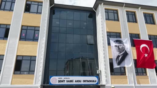 Depremin ardından inşa edilen 237'nci eğitim yuvasına ismi verilen Şehit pilotun kamuflajlı...