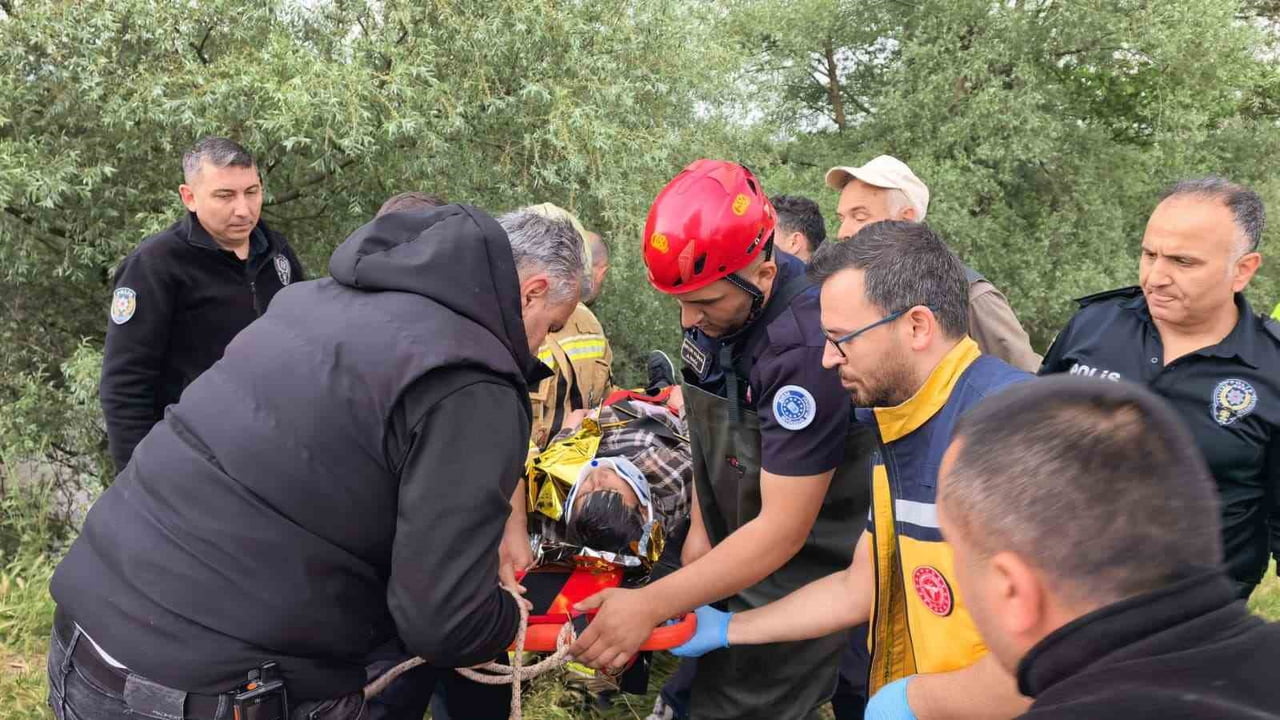 DEREYE DÜŞEREK AKINTIYA KAPILDI, BÖYLE KURTARILDI