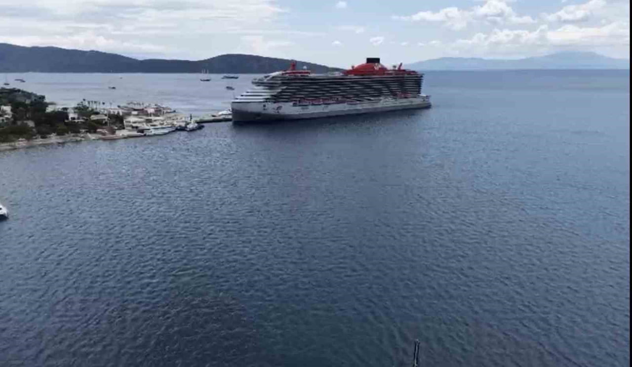 DEV KRUVAZİYER 2 BİN 588 TURİST BODRUM’A GELDİ