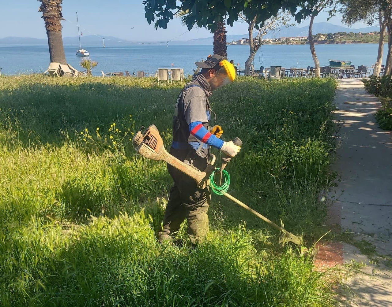 DİDİM BELEDİYESİ PARK VE BAHÇELER MÜDÜRLÜĞÜ EKİPLERİ, İLÇE GENELİNDE YEŞİL ALANLARIN KORUNMASI VE...