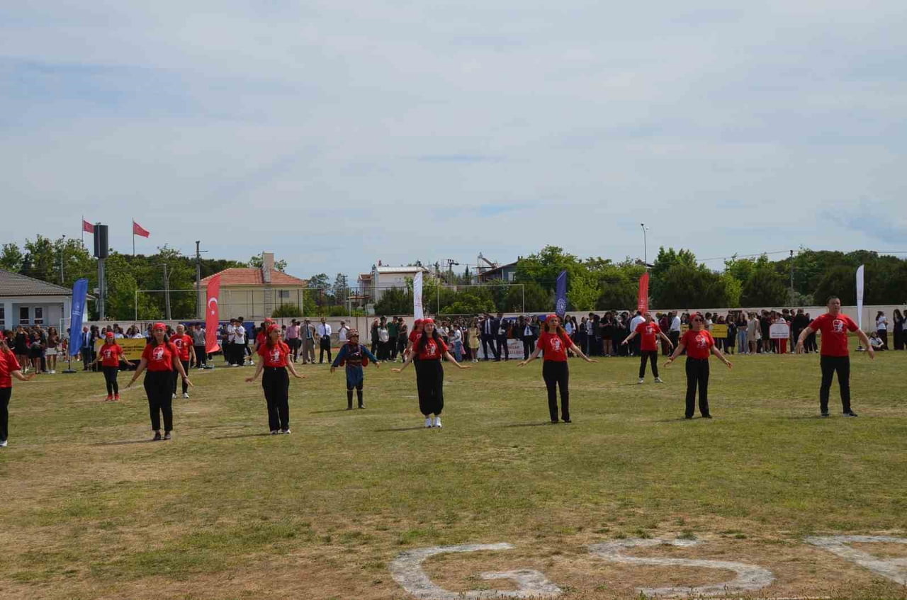 DİDİM’DEKİ KUTLAMALARDA GÖSTERİLER BÜYÜK BEĞENİ TOPLADI