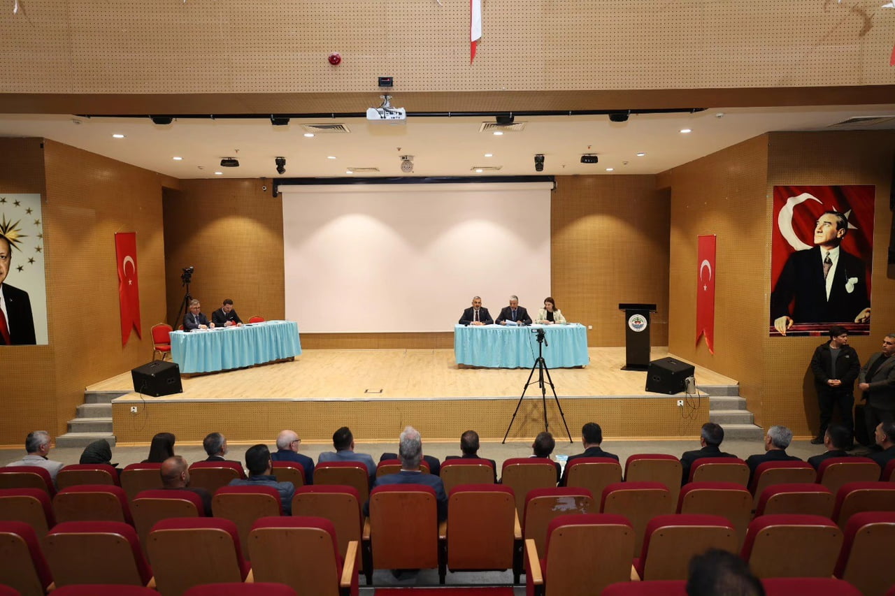 DİLOVASI BELEDİYESİNİN MAYIS AYI OLAĞAN MECLİS TOPLANTISINDA, İLÇEDE YÜRÜTÜLEN PROJELER MASAYA...