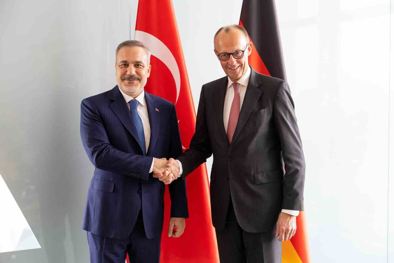 DIŞİŞLERİ BAKANI HAKAN FİDAN, ALMANYA BAŞBAKANI FRİEDRİCH MERZ İLE BİR ARAYA GELDİ.