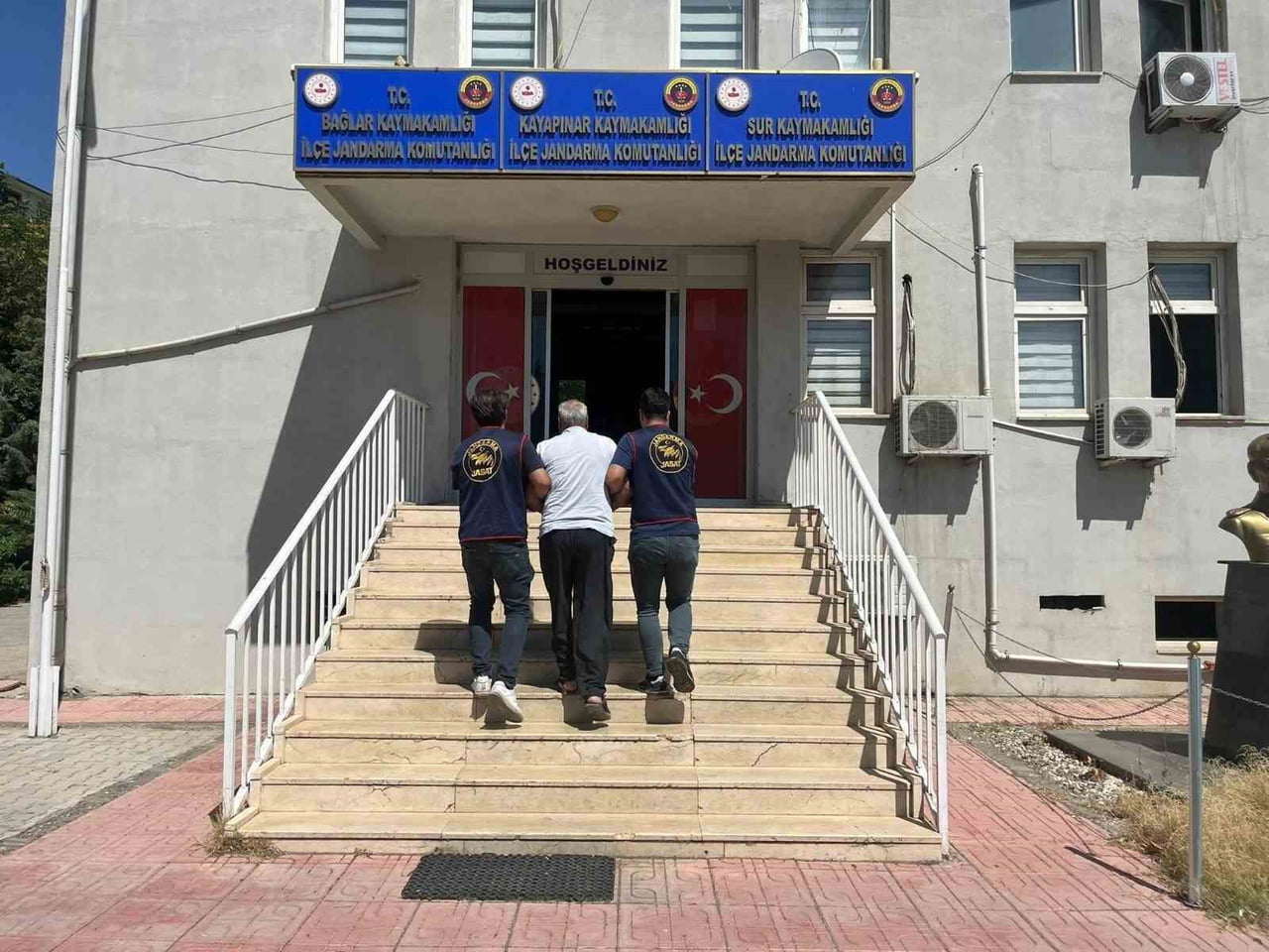 DİYARBAKIR'DA ARAMASI BULUNAN 162 KİŞİ YAKALANDI.
