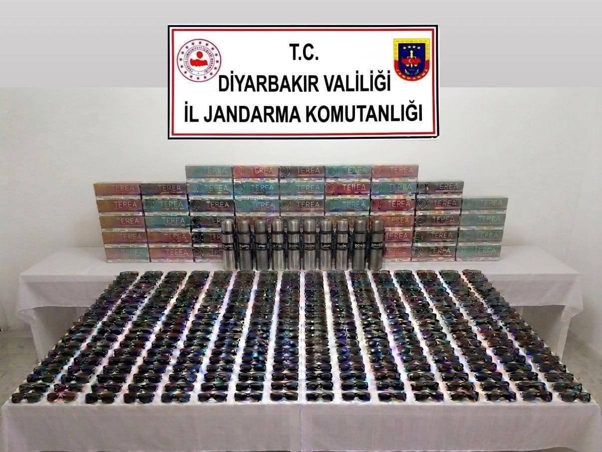 DİYARBAKIR'DA JANDARMA EKİPLERİNİN YAPTIKLARI OPERASYONLAR SONUCUNDA ÇOK SAYIDA GÜMRÜK KAÇAĞI ÜRÜN...