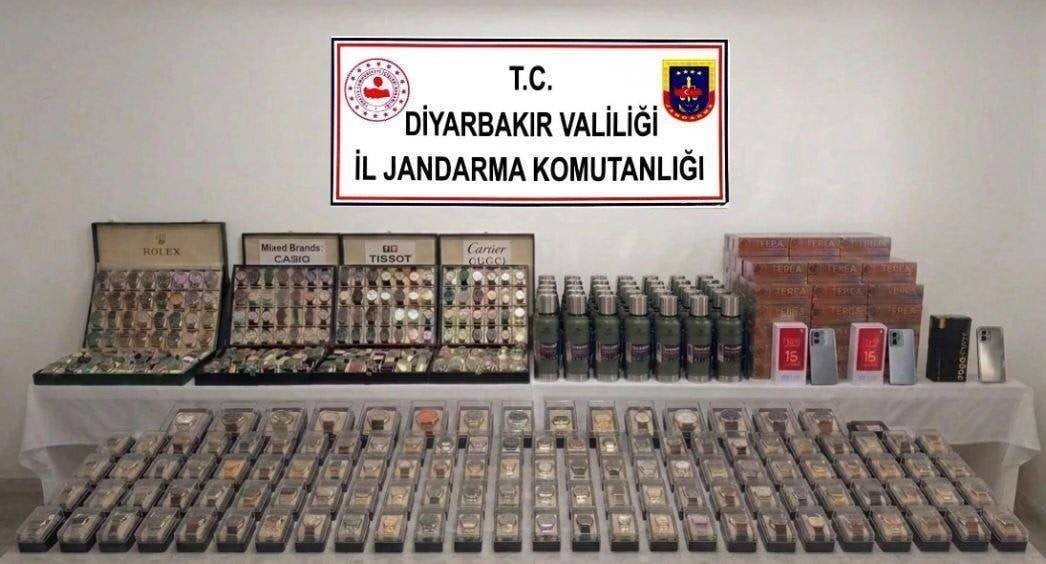DİYARBAKIR'DA JANDARMA EKİPLERİNİN YAPTIKLARI OPERASYONLAR SONUCUNDA ÇOK SAYIDA GÜMRÜK KAÇAĞI ÜRÜN...
