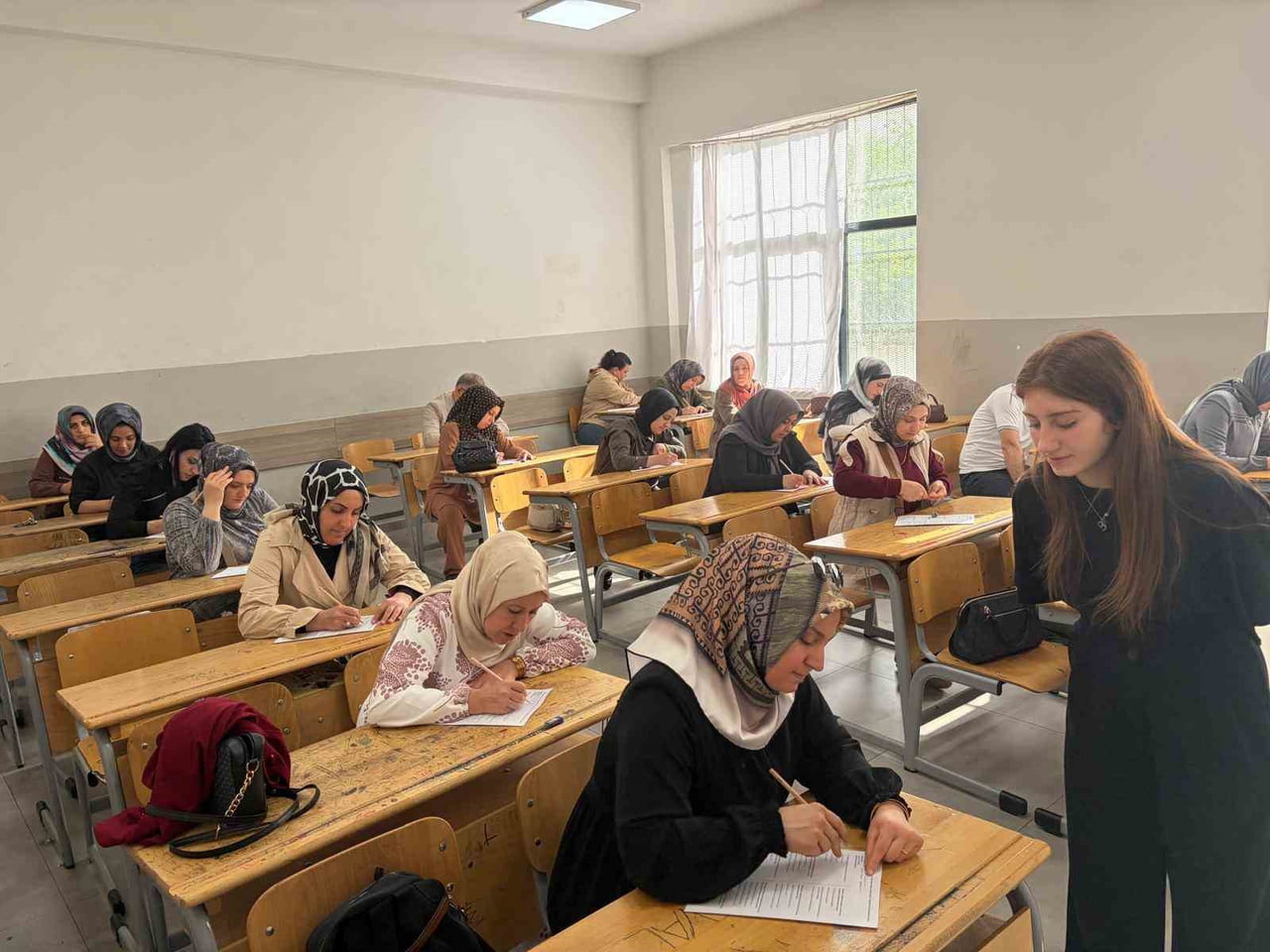 DİYARBAKIR'DA MEHMETÇİK ANADOLU LİSESİ'NDE DÜZENLENEN "VELİLERLE KİTAP OKUMA ETKİNLİĞİ" İLE...