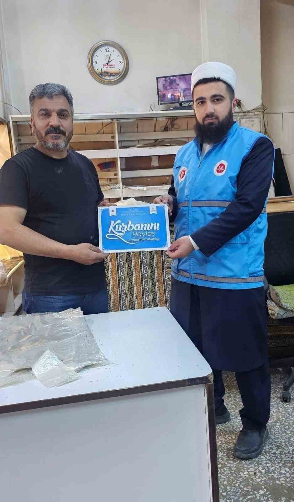 DİYARBAKIR'IN ÇERMİK İLÇESİNDE GÖREVLİ İMAM, 54 VEKALETLİ KURBAN BAĞIŞI TOPLADI.