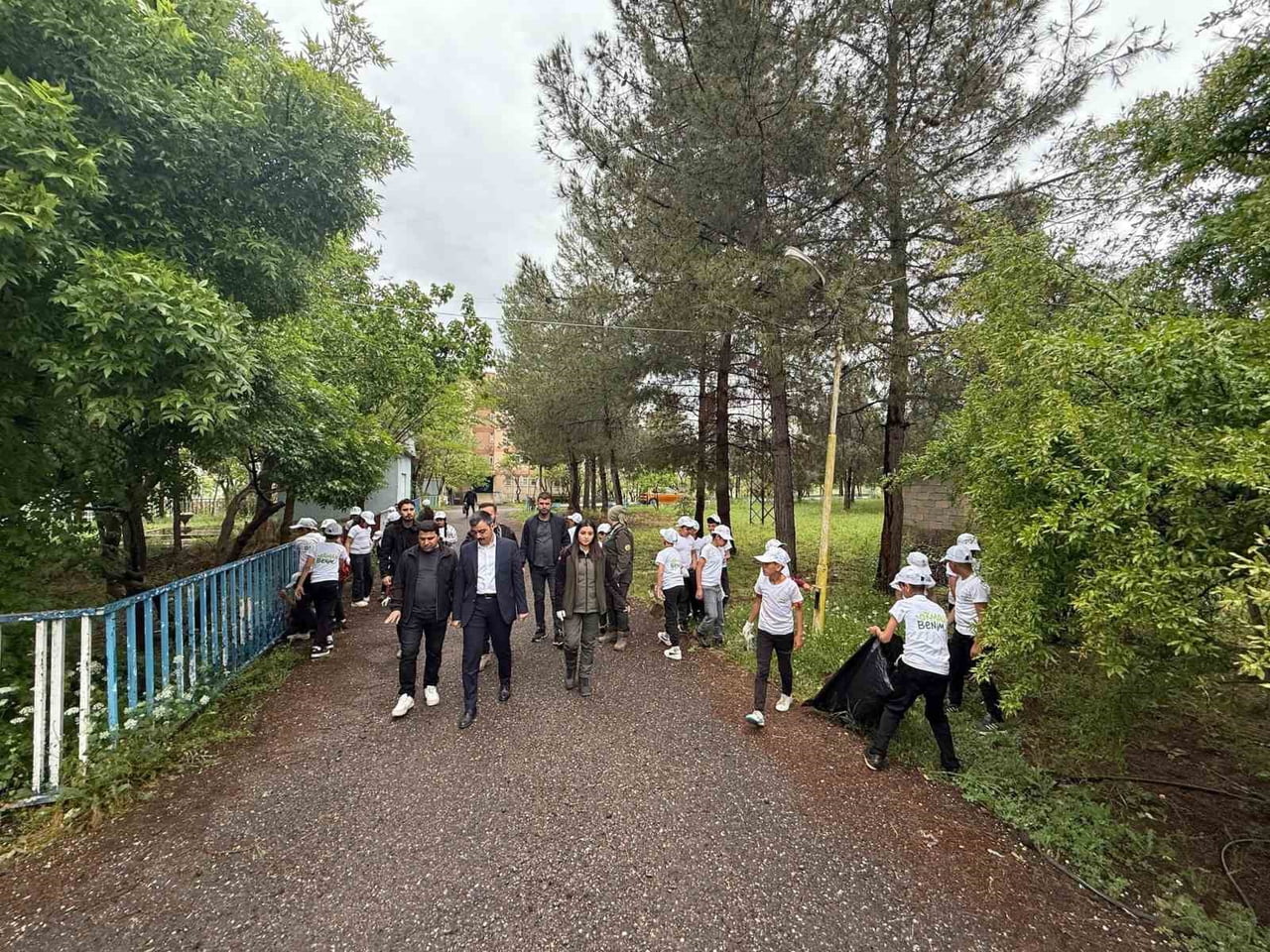 DİYARBAKIR'IN DİCLE İLÇE KAYMAKAMI MUSTAFA ATIŞ, DİCLE ORMAN İŞLETME ŞEFLİĞİ TARAFINDAN, "ORMAN...
