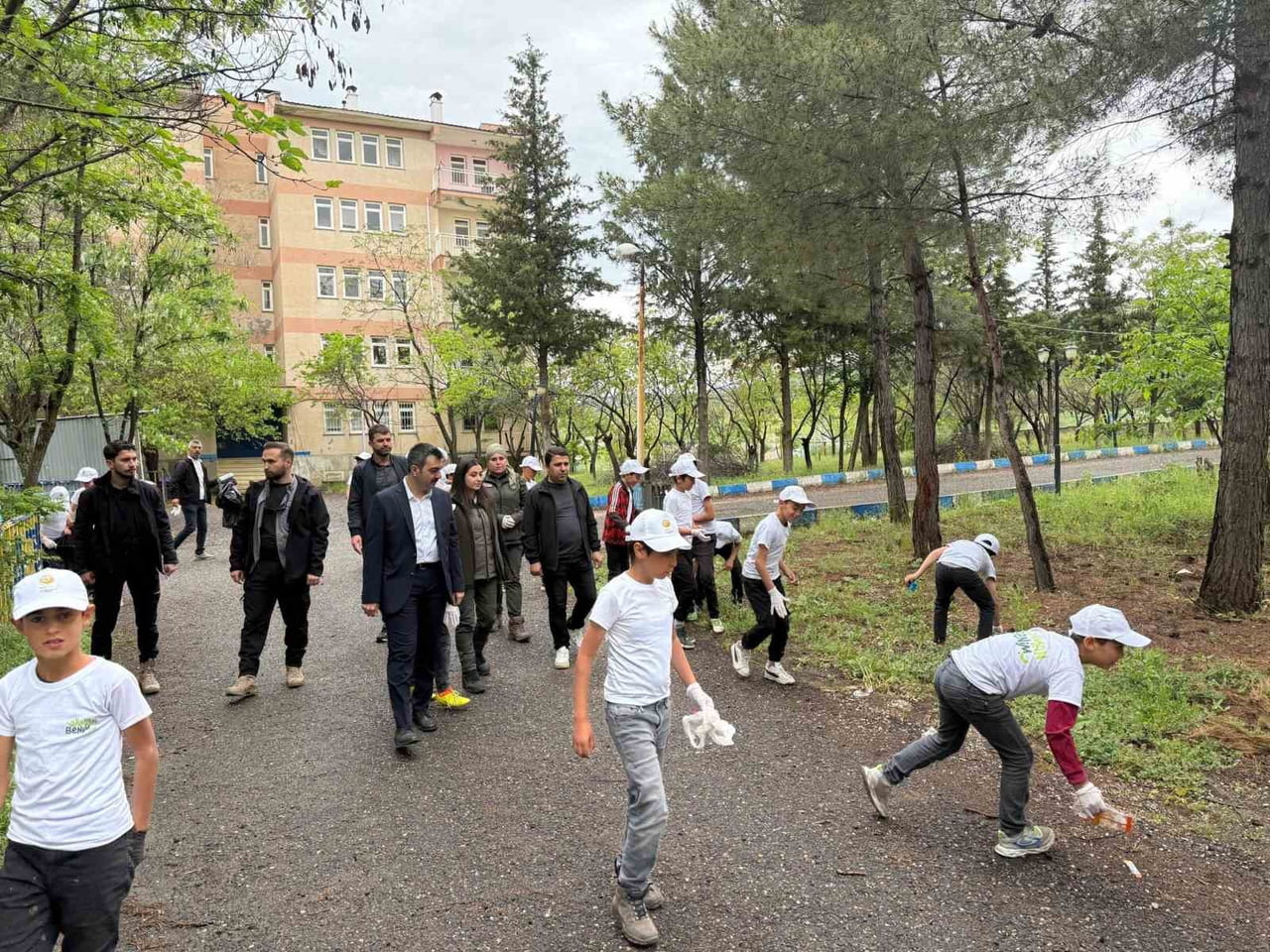 DİYARBAKIR'IN DİCLE İLÇE KAYMAKAMI MUSTAFA ATIŞ, DİCLE ORMAN İŞLETME ŞEFLİĞİ TARAFINDAN, "ORMAN...