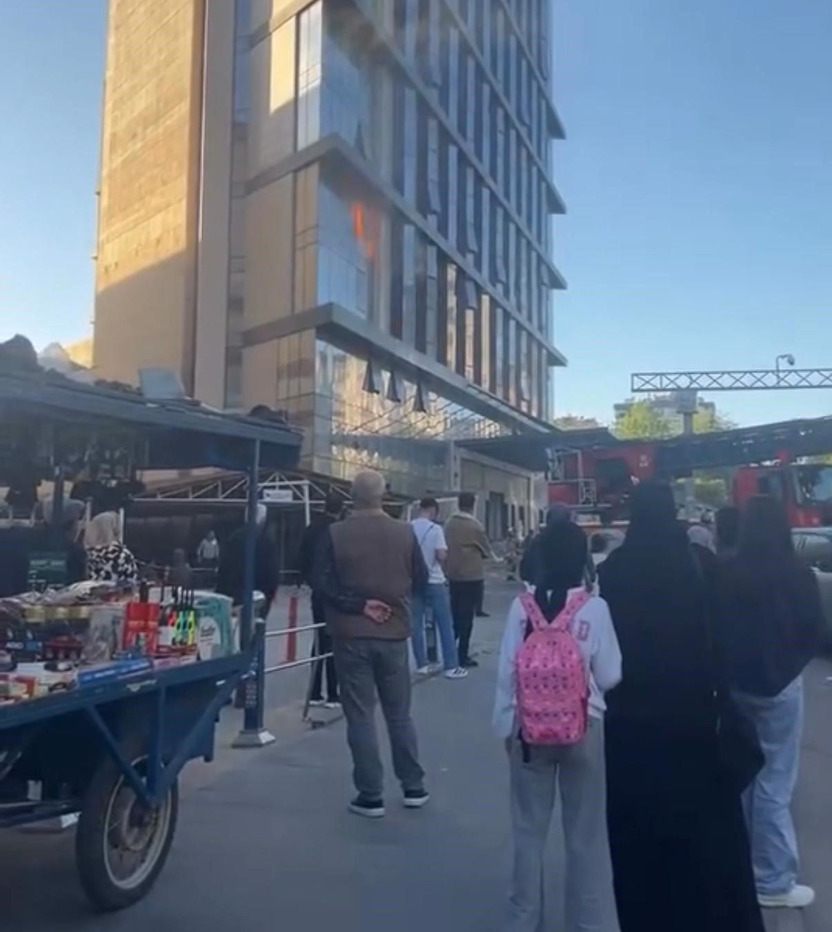 DİYARBAKIR'IN MERKEZ KAYAPINAR İLÇESİNDE İNŞAAT HALİNDEKİ BİR OTELDE ÇIKAN YANGINDA 13 KİŞİ...