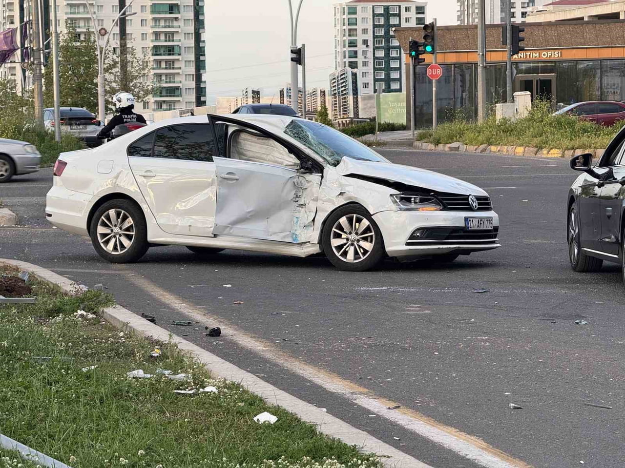 DİYARBAKIR'IN MERKEZ KAYAPINAR İLÇESİNDE ŞEHİR İÇİ MİNİBÜS İLE OTOMOBİLİN ÇARPIŞTIĞI KAZADA 5 KİŞİ...