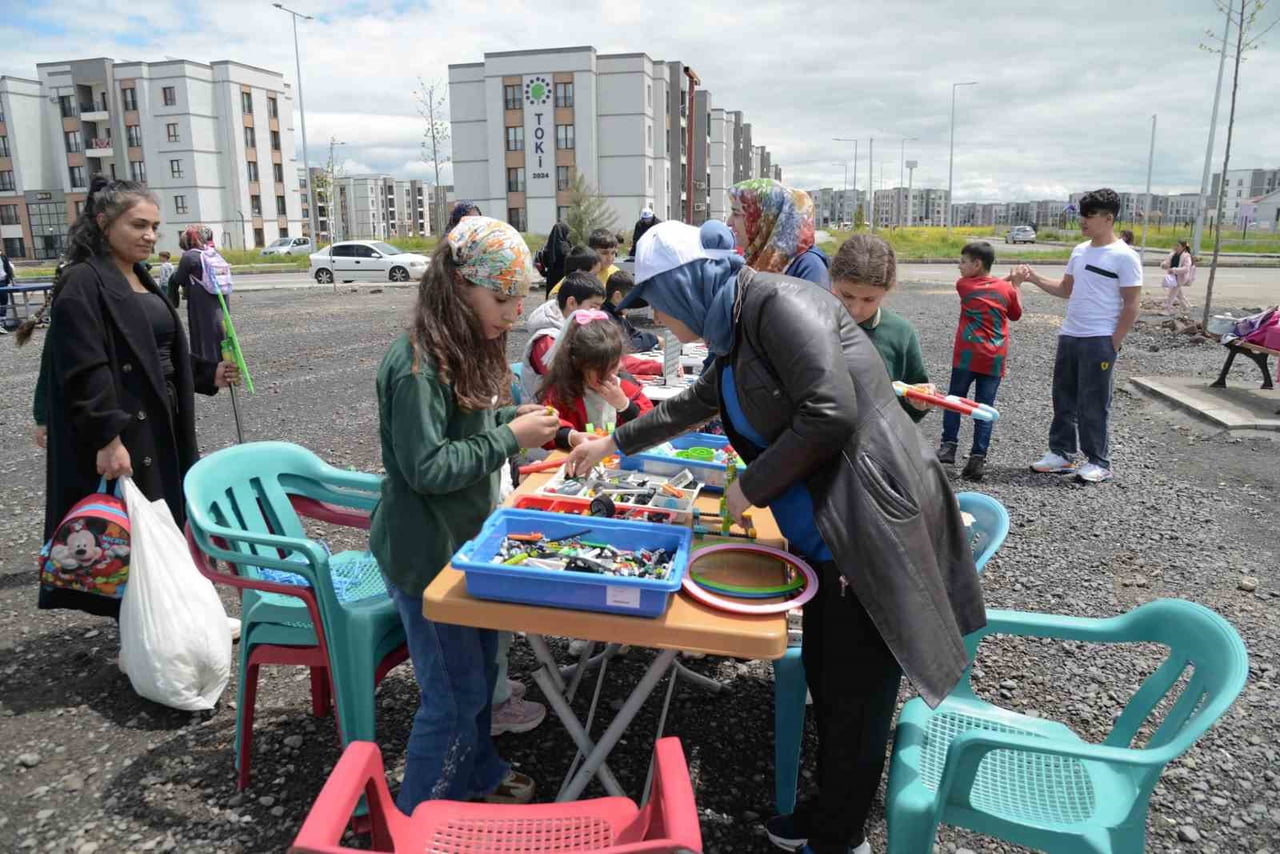 DİYARBAKIR BÜYÜKŞEHİR BELEDİYESİNİN “KOŞ, OYNA, PAYLAŞ: SOKAKTA SPOR” ETKİNLİKLERİ KAPSAMINDA...