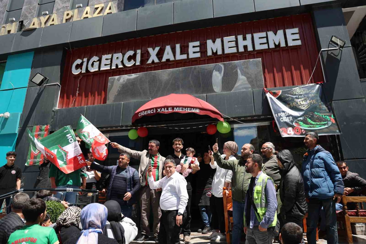 DİYARBAKIR’DA BİR CİĞERCİ, AMED SPORTİF FAALİYETLERİN SÜPER LİGE ÇIKMASI ÜZERİNE 121 MÜŞTERİSİNE...
