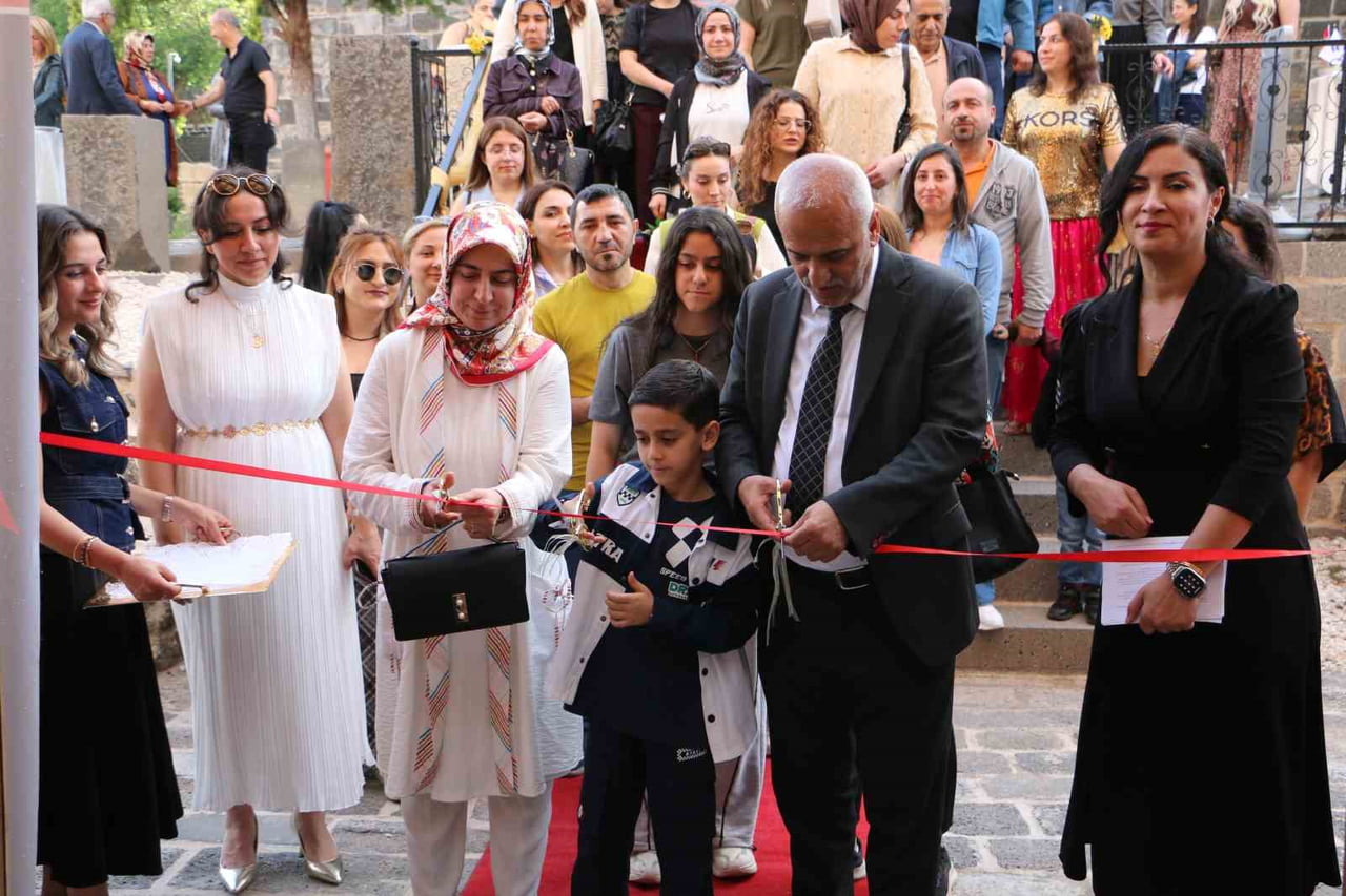 DİYARBAKIR FİNAL OKULLARI ÖĞRENCİLERİNİN YIL BOYU ATIK MALZEMELERDEN YAPTIKLARI ÇALIŞMALAR "HAYAL...