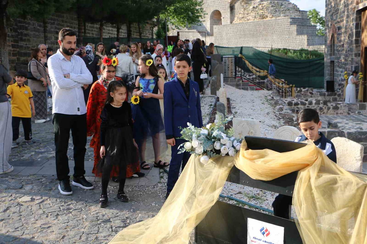 DİYARBAKIR FİNAL OKULLARI ÖĞRENCİLERİNİN YIL BOYU ATIK MALZEMELERDEN YAPTIKLARI ÇALIŞMALAR "HAYAL...