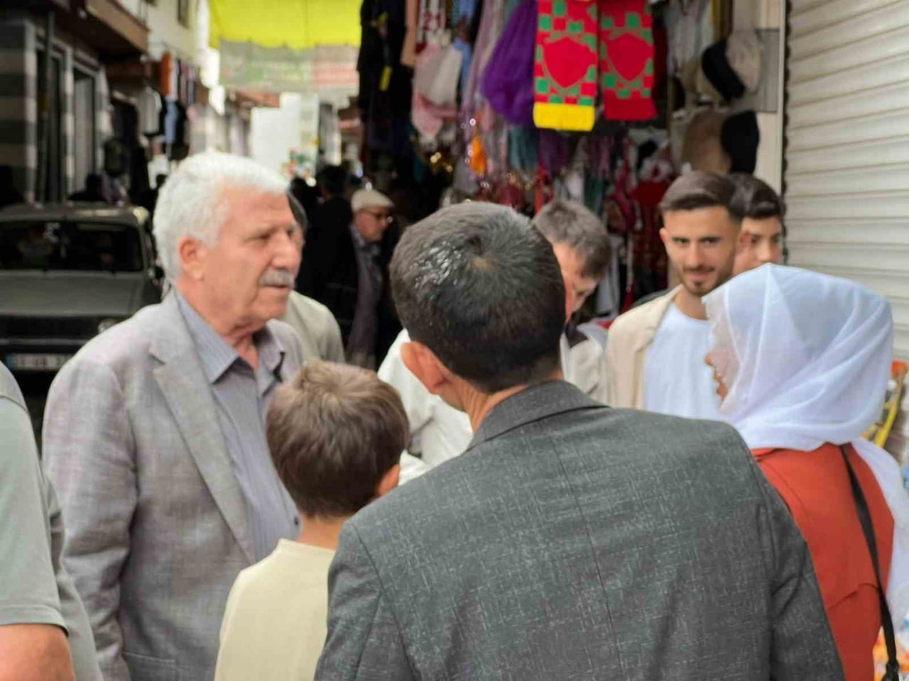 DİYARBAKIR’IN ÇERMİK İLÇE BELEDİYE BAŞKANI ŞEHMUS KARAMEHMETOĞLU, KURBAN BAYRAMI ÖNCESİ ESNAF VE...