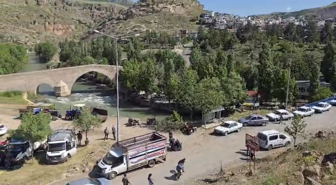 DİYARBAKIR’IN ÇERMİK İLÇESİNDE, 1179 YILINDA YAPILAN ARTUKLU ESERİ HABURMAN KÖPRÜSÜ YANINDA KURBAN...