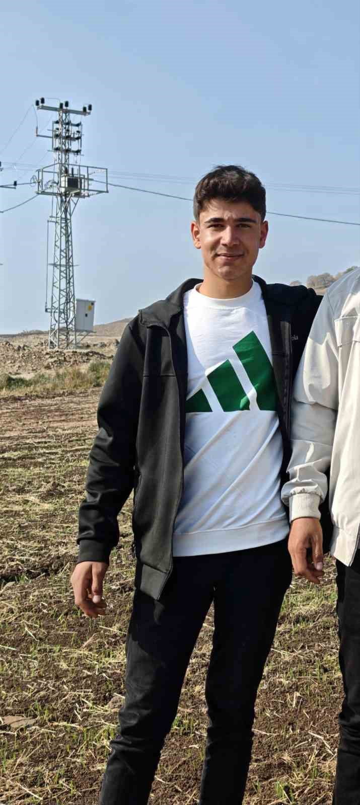 DİYARBAKIR’IN ÇERMİK İLÇESİNDE KONUKSEVER KÖYÜNDE İDDİAYA GÖRE BABASIYLA TARTIŞTIKTAN SONRA EVDEN...