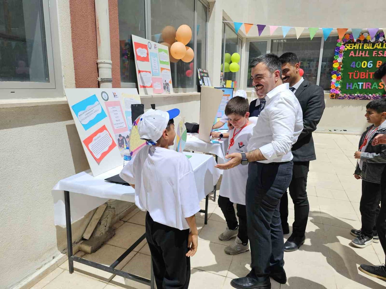 DİYARBAKIR’IN DİCLE İLÇESİNDE YETENEKLİ ÖĞRENCİLER, BİLGİLERİYLE ÖĞRETMENLERİ EŞLİĞİNDE...