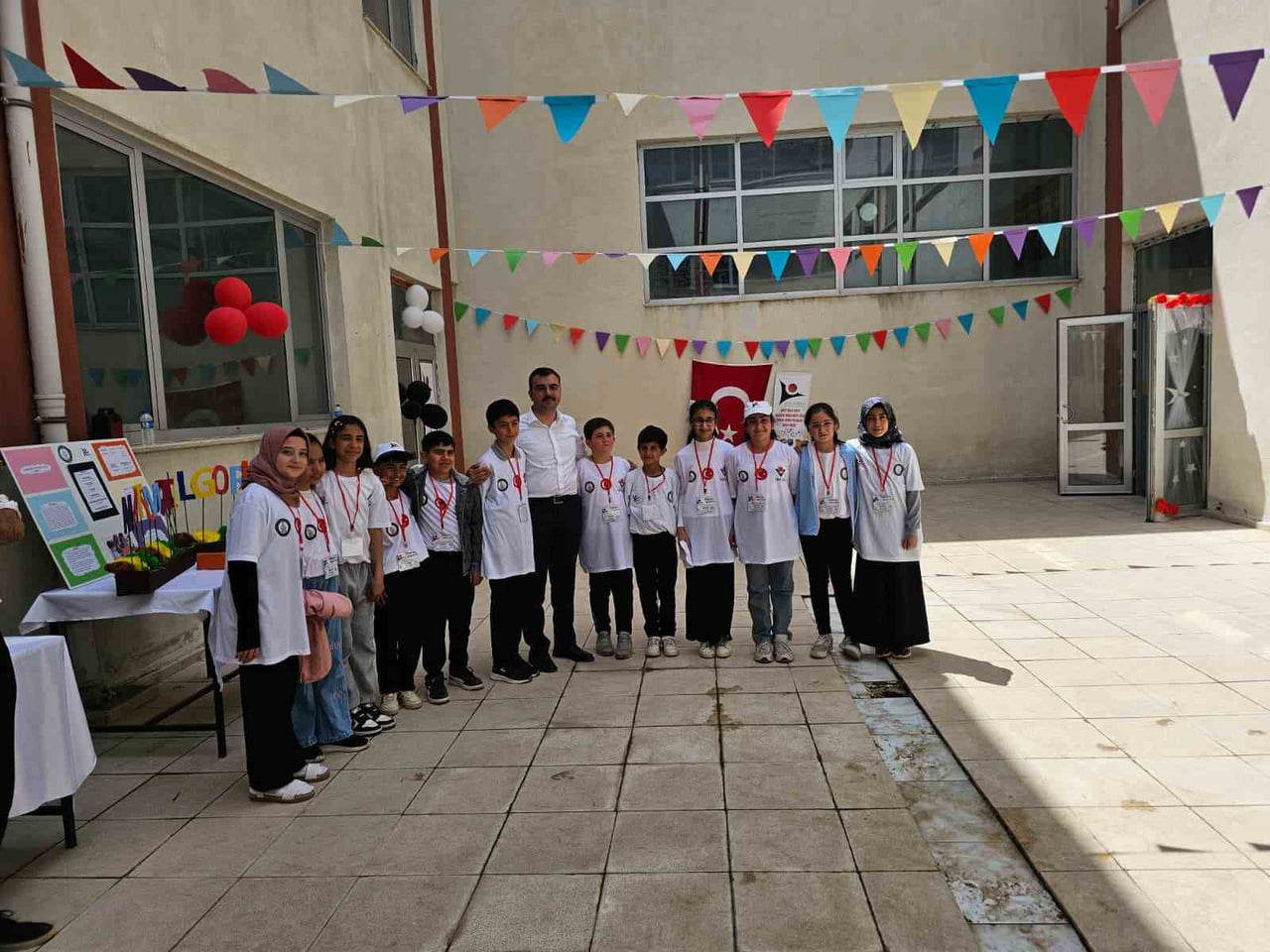 DİYARBAKIR’IN DİCLE İLÇESİNDE YETENEKLİ ÖĞRENCİLER, BİLGİLERİYLE ÖĞRETMENLERİ EŞLİĞİNDE...